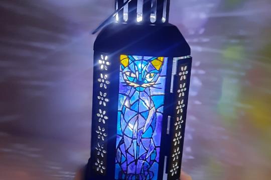 Felinar pictat cu pisici