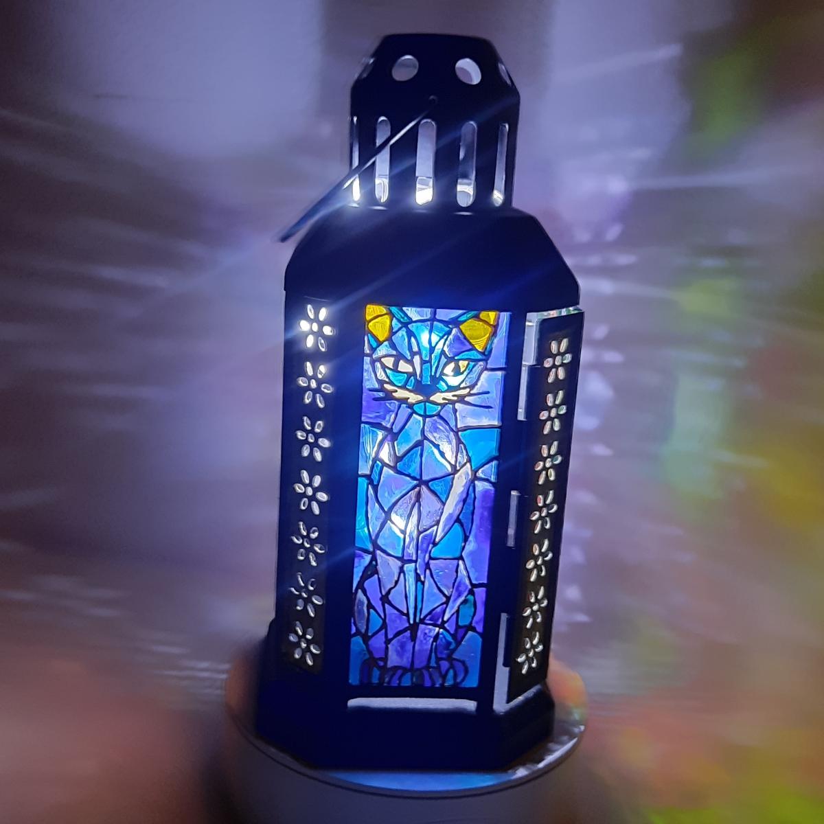 Felinar pictat cu pisici