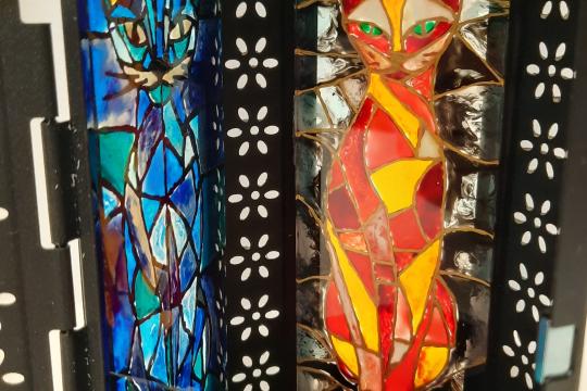 Felinar pictat cu pisici