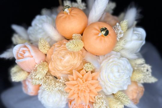 Aranjament floral din ceară naturală Winter Bloom