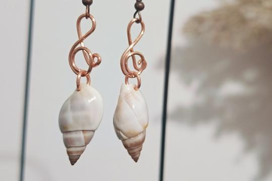 Cercei handmade cu scoică