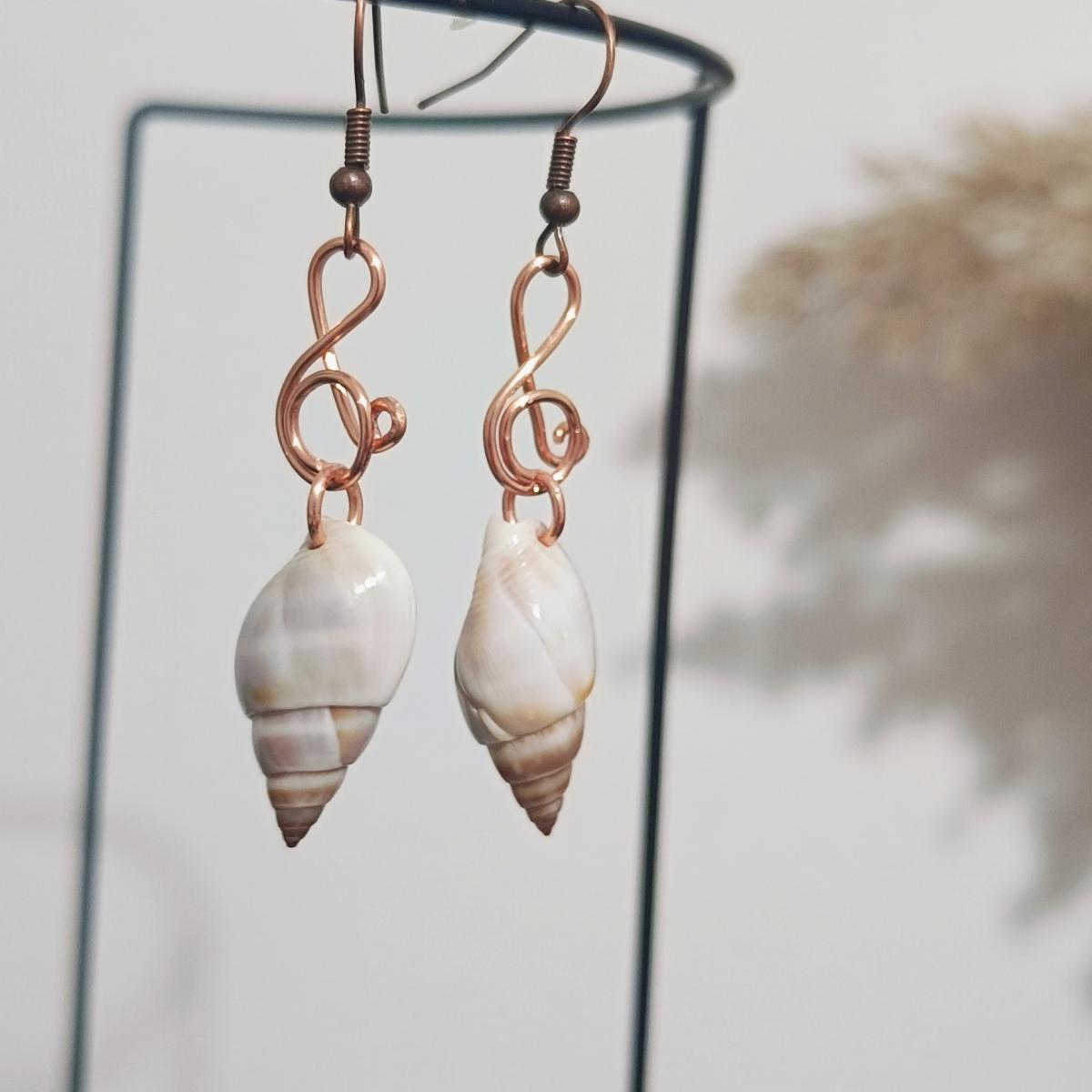 Cercei handmade cu scoică