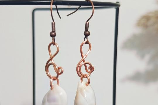 Cercei handmade cu scoică