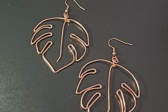Cercei handmade din cupru în formă de frunză