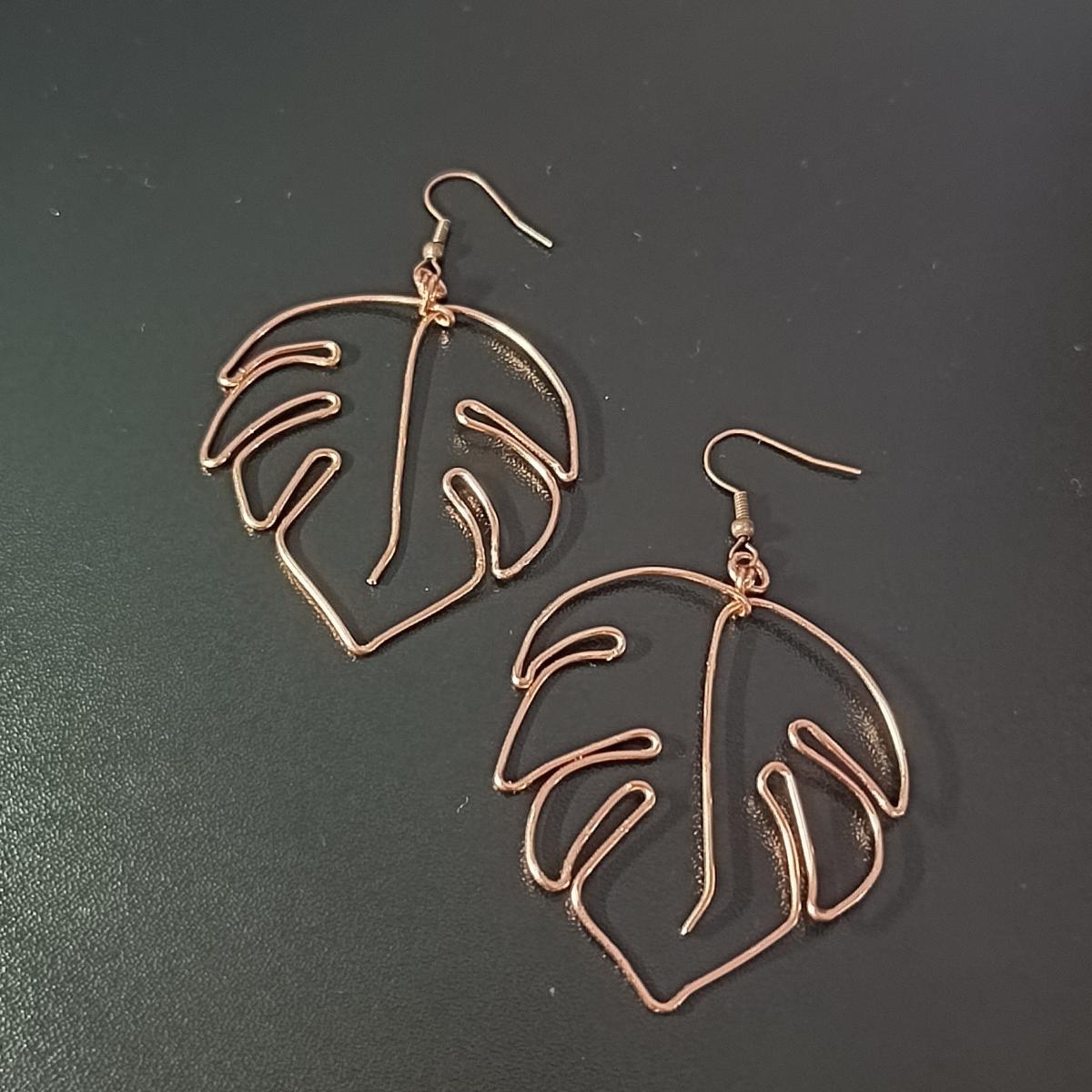Cercei handmade din cupru în formă de frunză