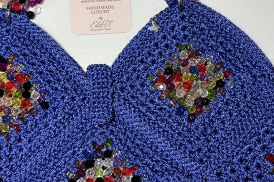 Top handmade croșetat ElaD™ albastru cu aplicații multicolore – model unicat premium