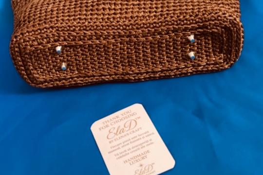 Geantă handmade croșetată ElaD™ maro cu fundă satin – model elegant premium