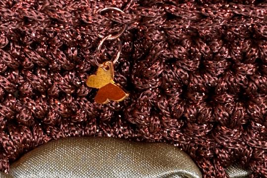 Geantă handmade croșetată ElaD™ maro cu fundă satin – model elegant premium