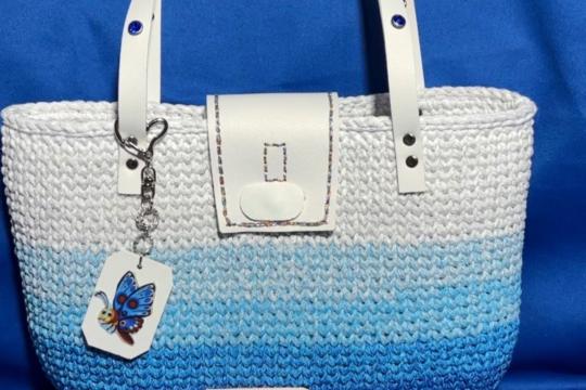 Geantă handmade croșetată ElaD™ alb-albastru degradé – model elegant de vară